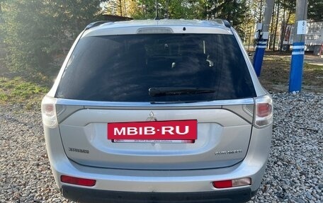 Mitsubishi Outlander III рестайлинг 3, 2013 год, 1 300 000 рублей, 7 фотография