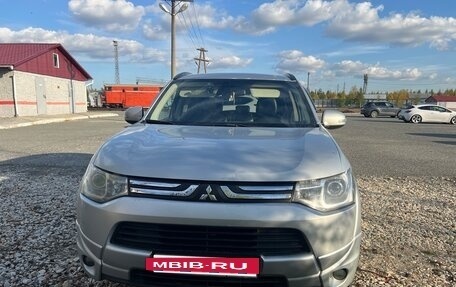 Mitsubishi Outlander III рестайлинг 3, 2013 год, 1 300 000 рублей, 6 фотография