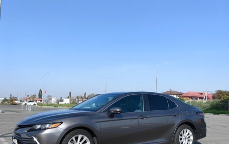 Toyota Camry, 2021 год, 2 800 000 рублей, 4 фотография