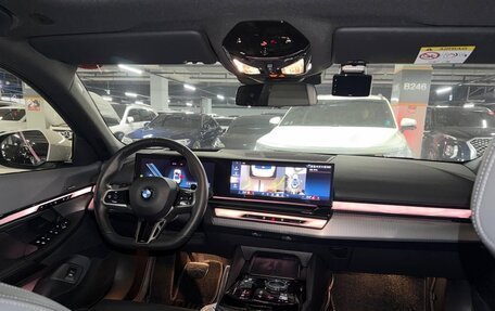 BMW 5 серия, 2023 год, 7 000 000 рублей, 2 фотография