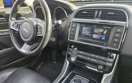 Jaguar XE I рестайлинг, 2017 год, 1 400 000 рублей, 24 фотография