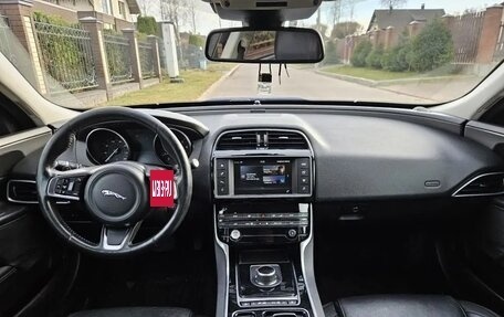 Jaguar XE I рестайлинг, 2017 год, 1 400 000 рублей, 22 фотография