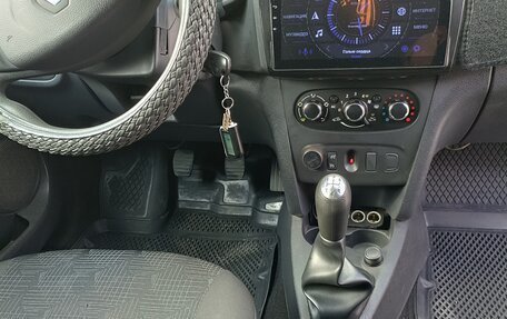 Renault Logan II, 2015 год, 638 000 рублей, 10 фотография