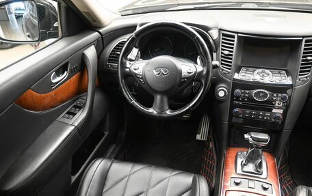 Infiniti QX70, 2015 год, 1 800 000 рублей, 9 фотография