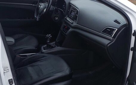 Hyundai Elantra VI, 2018 год, 1 200 000 рублей, 6 фотография