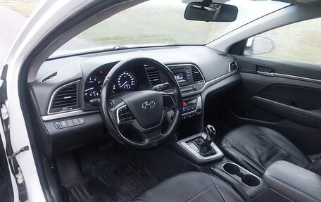 Hyundai Elantra VI, 2018 год, 1 200 000 рублей, 12 фотография