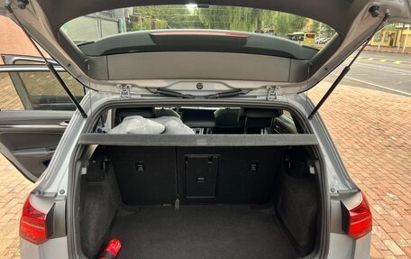 Volkswagen Golf VIII, 2023 год, 1 915 005 рублей, 22 фотография