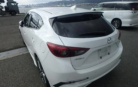 Mazda Axela, 2017 год, 1 000 000 рублей, 2 фотография