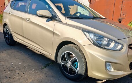 Hyundai Solaris II рестайлинг, 2011 год, 620 000 рублей, 4 фотография