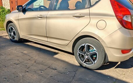 Hyundai Solaris II рестайлинг, 2011 год, 620 000 рублей, 9 фотография