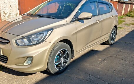 Hyundai Solaris II рестайлинг, 2011 год, 620 000 рублей, 10 фотография