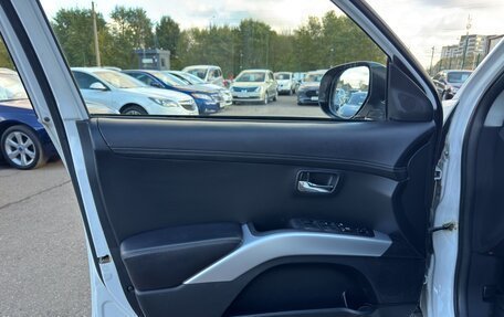 Mitsubishi Outlander III рестайлинг 3, 2011 год, 1 097 000 рублей, 13 фотография