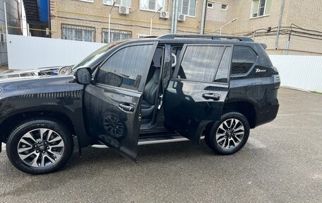 Toyota Land Cruiser Prado 150 рестайлинг, 2021 год, 7 000 000 рублей, 1 фотография