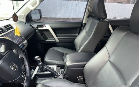 Toyota Land Cruiser Prado 150 рестайлинг, 2021 год, 7 000 000 рублей, 6 фотография