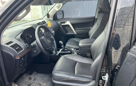 Toyota Land Cruiser Prado 150 рестайлинг, 2021 год, 7 000 000 рублей, 5 фотография