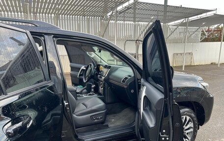 Toyota Land Cruiser Prado 150 рестайлинг, 2021 год, 7 000 000 рублей, 4 фотография