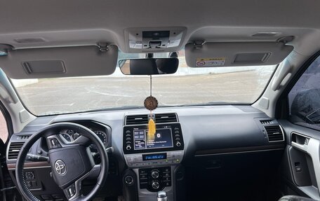 Toyota Land Cruiser Prado 150 рестайлинг, 2021 год, 7 000 000 рублей, 8 фотография