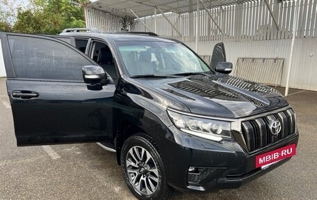 Toyota Land Cruiser Prado 150 рестайлинг, 2021 год, 7 000 000 рублей, 2 фотография