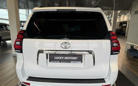Toyota Land Cruiser Prado 150 рестайлинг, 2011 год, 2 695 000 рублей, 6 фотография