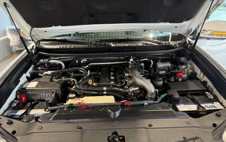 Toyota Land Cruiser Prado 150 рестайлинг, 2011 год, 2 695 000 рублей, 8 фотография