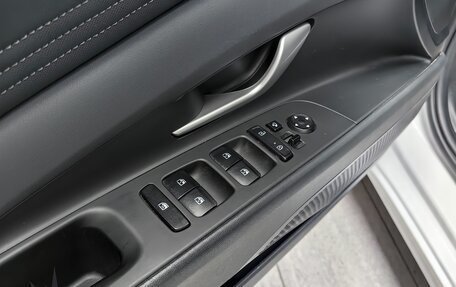 Hyundai Elantra, 2023 год, 1 750 000 рублей, 21 фотография