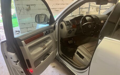 Volkswagen Touareg III, 2004 год, 700 000 рублей, 6 фотография