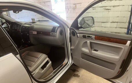 Volkswagen Touareg III, 2004 год, 700 000 рублей, 9 фотография