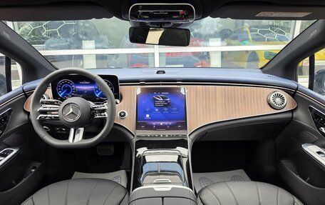 Mercedes-Benz EQE, 2024 год, 8 000 000 рублей, 15 фотография