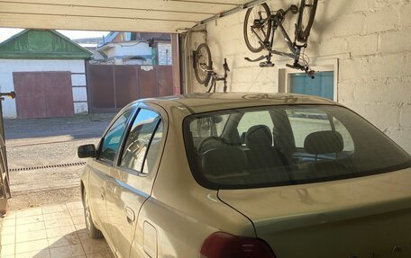 Toyota Platz, 2000 год, 280 000 рублей, 2 фотография