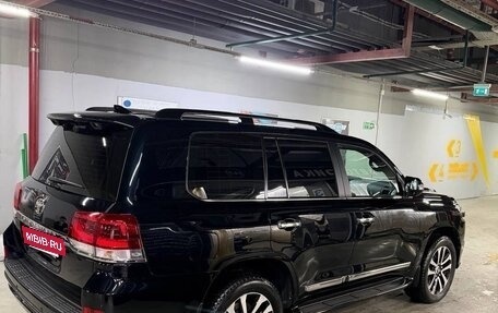 Toyota Land Cruiser 200, 2019 год, 9 700 000 рублей, 4 фотография