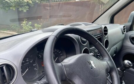 Peugeot Partner II рестайлинг 2, 2010 год, 580 000 рублей, 5 фотография