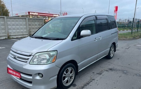 Toyota Noah III, 2005 год, 649 000 рублей, 1 фотография