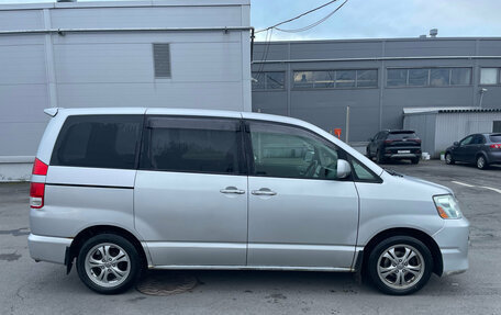 Toyota Noah III, 2005 год, 649 000 рублей, 4 фотография