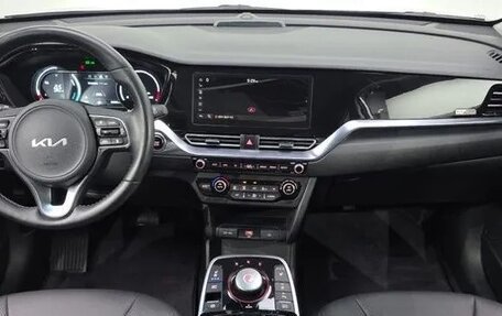 KIA Niro I, 2022 год, 2 290 000 рублей, 15 фотография