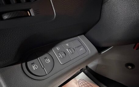 Hyundai H-1 II рестайлинг, 2015 год, 2 250 000 рублей, 13 фотография