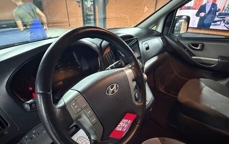 Hyundai H-1 II рестайлинг, 2015 год, 2 250 000 рублей, 9 фотография