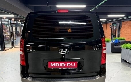 Hyundai H-1 II рестайлинг, 2015 год, 2 250 000 рублей, 6 фотография
