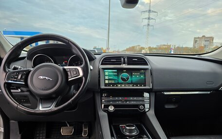 Jaguar F-Pace, 2019 год, 2 990 000 рублей, 19 фотография