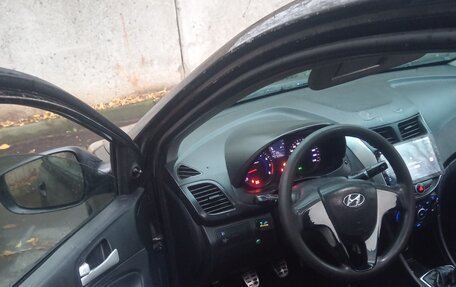 Hyundai Solaris II рестайлинг, 2013 год, 400 000 рублей, 2 фотография