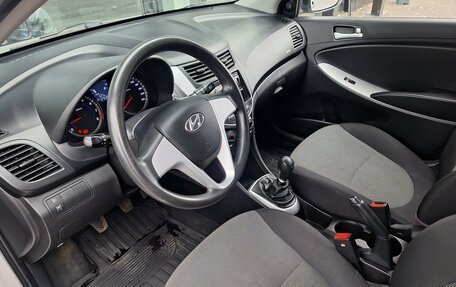 Hyundai Solaris II рестайлинг, 2012 год, 790 000 рублей, 10 фотография