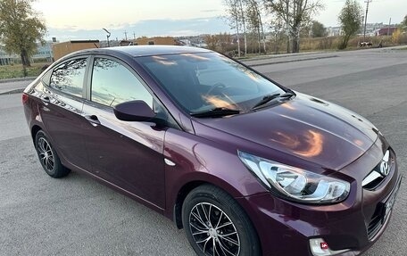 Hyundai Solaris II рестайлинг, 2011 год, 890 000 рублей, 3 фотография