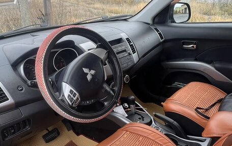 Mitsubishi Outlander III рестайлинг 3, 2007 год, 800 000 рублей, 8 фотография