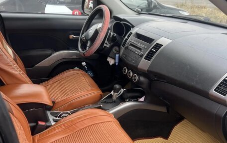 Mitsubishi Outlander III рестайлинг 3, 2007 год, 800 000 рублей, 9 фотография