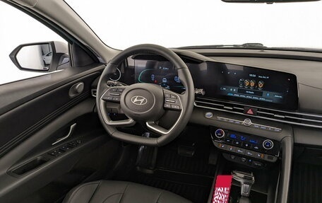 Hyundai Elantra, 2025 год, 2 470 000 рублей, 26 фотография