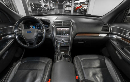 Ford Explorer V рестайлинг, 2017 год, 3 300 000 рублей, 8 фотография