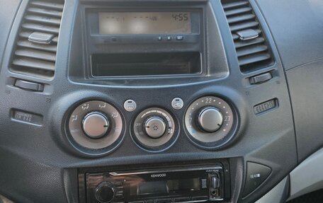 Mitsubishi Grandis, 2006 год, 1 000 000 рублей, 11 фотография