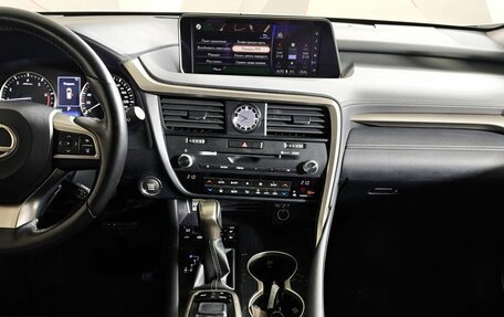 Lexus RX IV рестайлинг, 2017 год, 3 850 000 рублей, 15 фотография