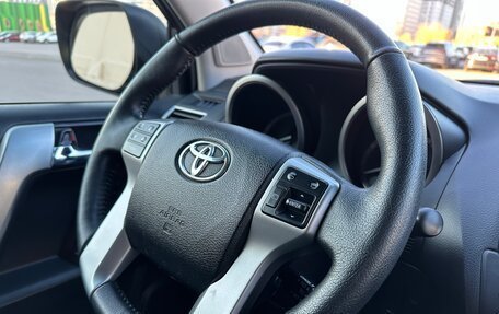 Toyota Land Cruiser Prado 150 рестайлинг, 2017 год, 4 350 000 рублей, 32 фотография