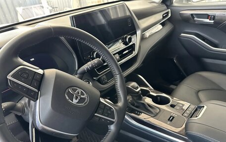 Toyota Highlander, 2024 год, 7 300 000 рублей, 13 фотография