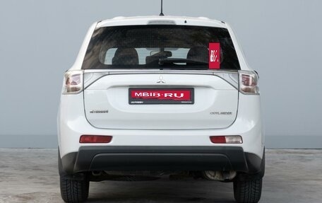 Mitsubishi Outlander III рестайлинг 3, 2014 год, 1 449 000 рублей, 17 фотография